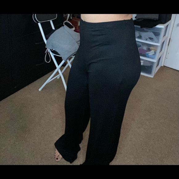 Wide leg pants size small. Never used just took tags off. Size small - Picture 2 of 3